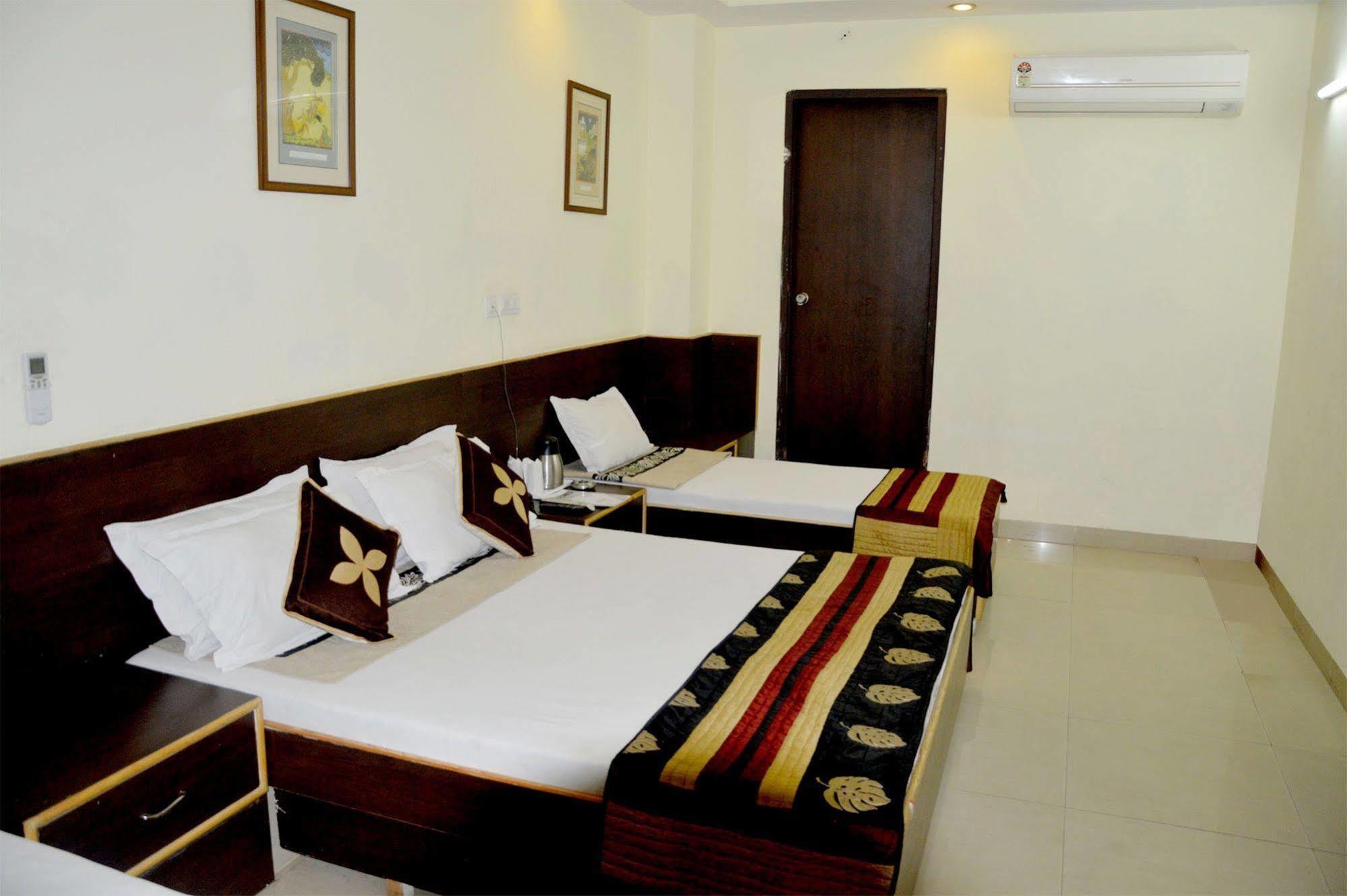 Hotel Ananta Inn Jaipur Bagian luar foto